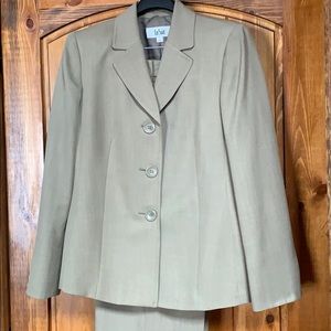 Women’s suit